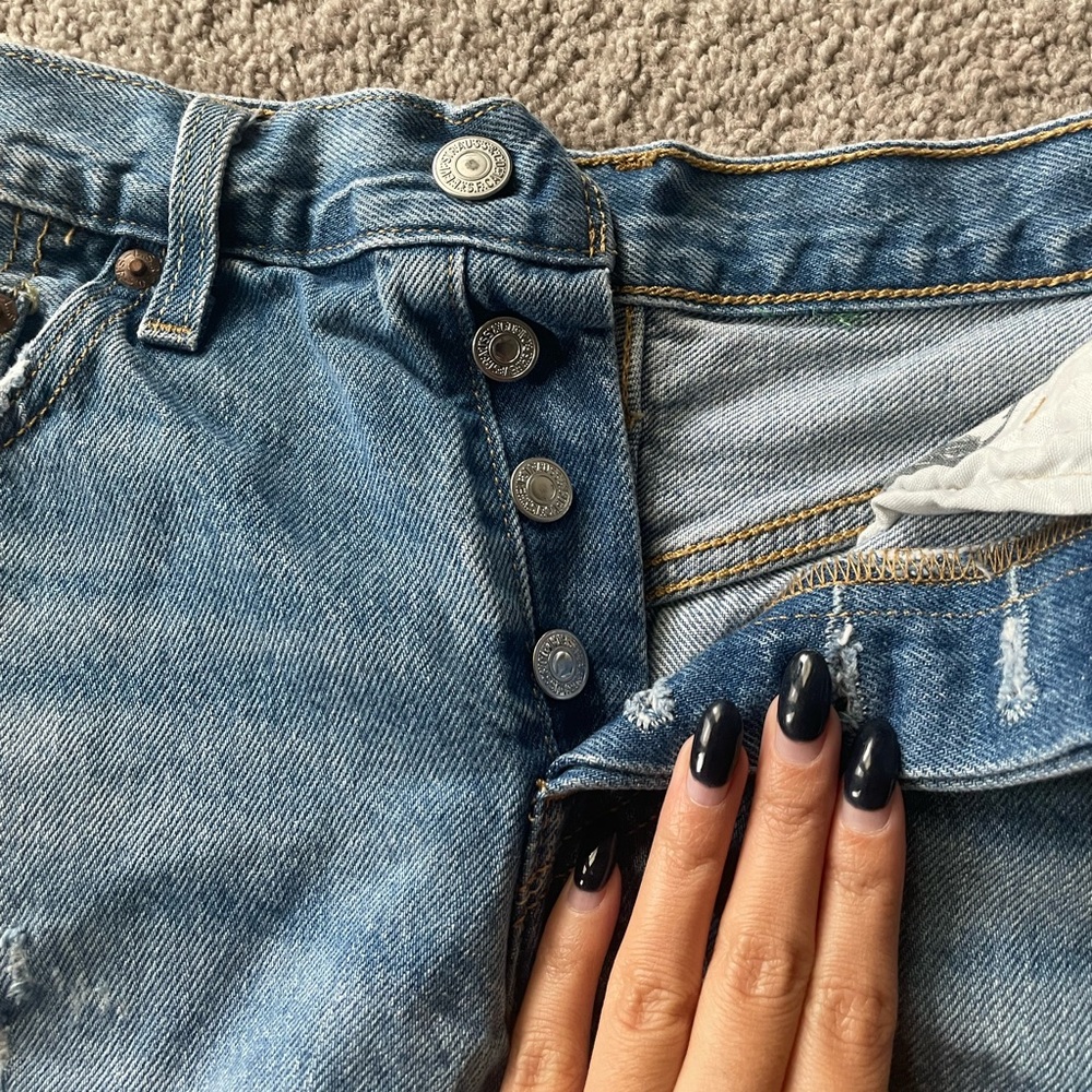 Levi’s 501 Shorts - Picture 3 of 6